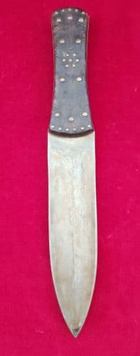 A North American Indian double edged fighting knife. Probably 19th century Good condition.  Ref 2592