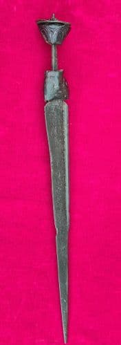 A rare early Scottish dirk for sale,  type used at BATTLE OF CULLODEN damaged, circa 1746. Ref 3609.