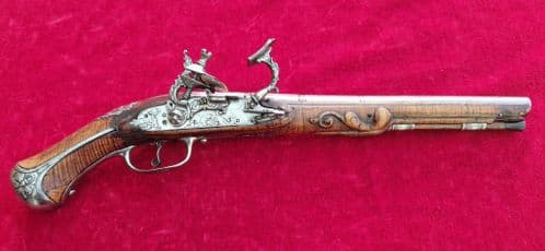 A very fine Italian Snaphaunce flintlock pistol. Circa 1700. Ref 3896