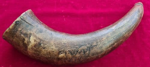 A very rare possibly identifiable AMERICAN powder horn engraved LIBERTY W. T. -1775. Ref 3791.