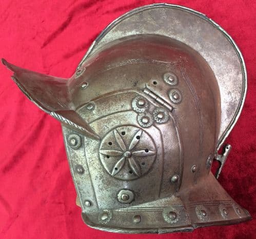X X X SOLD  X X X  A rare 16th century Burgonet helmet with incised decoration. German.Very good condition. Ref 8859.