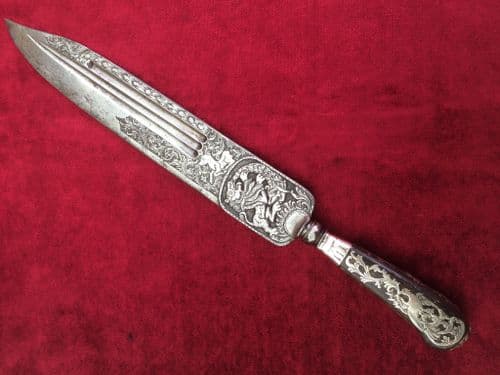 XXX SOLD XXX A very rare high quality Italian hunting dagger circa 1700. Deeply chizzelled decoration to blade. Good condition. Ref 9389.