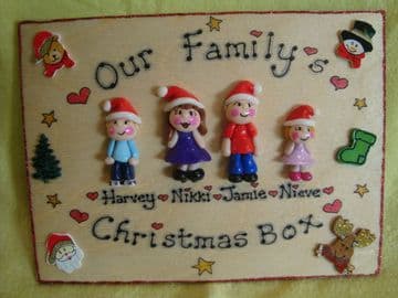 4 CHARACTER LARGE Christmas Themed FAMILY SIGN 8x6 inches PLAQUE PEOPLE PETS ANY PHRASING UNIQUE GIFT