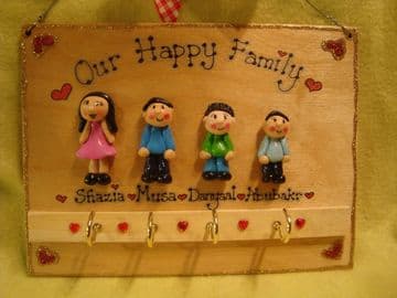 4 CHARACTER LARGE FAMILY SIGN PLAQUE KEY HOLDER PEOPLE PETS CAT DOG BIRD ANY PHRASING UNIQUE GIFT